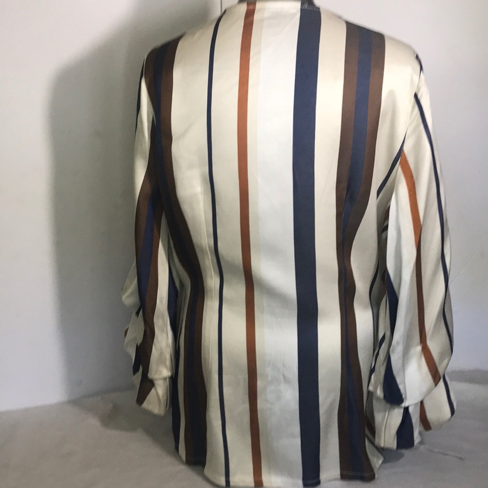“ITALIAN” VINTAGE  Designer Wrap Blouse fab sleeves. - Picture 6 of 14